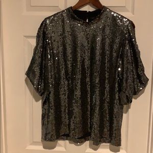 SUPER CUTE Sequined Top w/Peek-a-boo 1/2 sleeves